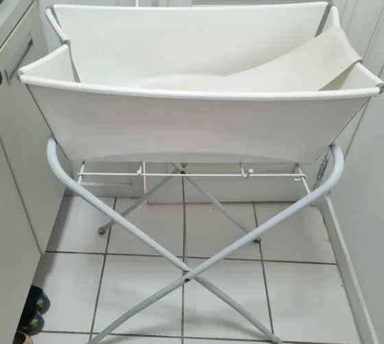 Kit Banheira Stokke + suporte para recém nascido + suporte para banheiraBebê com Suporte