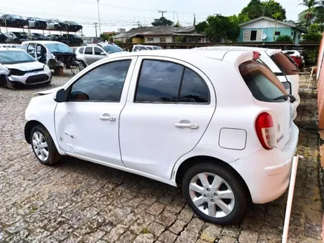 Nissan March 1.0 16v Flex 74cv 2013 Para Retirada De Peças