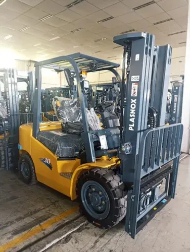 Empilhadeira Plasnox| Nova| 3.000kg| Diesel | Torre 3mts