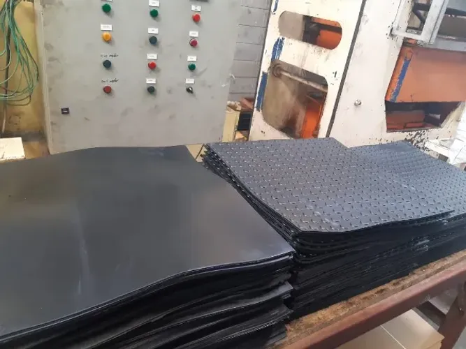 Piso Liso borracha 50x50cm  para academias areas internas e externas $9,99