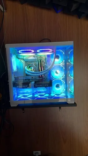 Pc gamer Ryzen 7 9800x3d com 5070 12 GB DDR7.