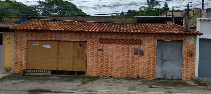 Terreno com duas casas perto da Dutra - Nova Iguaçu