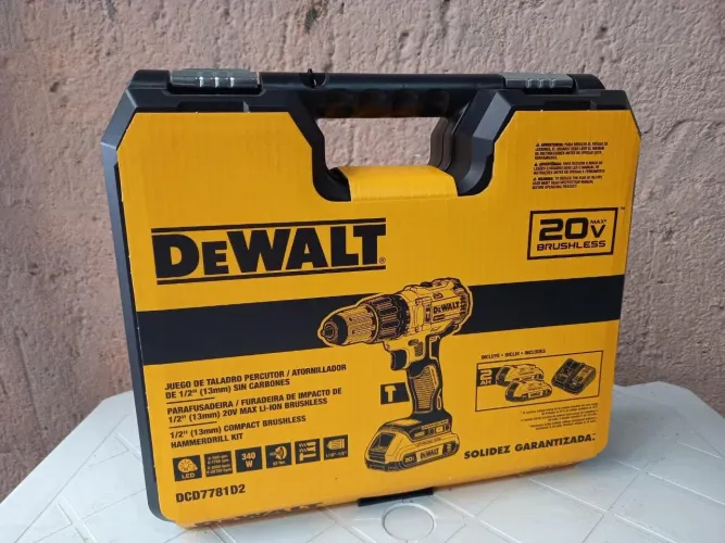 Kit Parafusadeira/Furadeira Dewalt 20V 1/2'' Brushless - Kit Completo