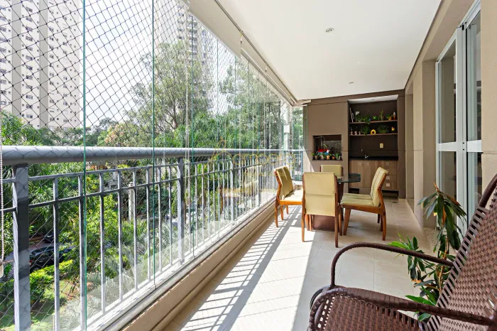 Apartamento na Vila Andrade com 3 Suítes, Varanda Gourmet e 3 Vagas