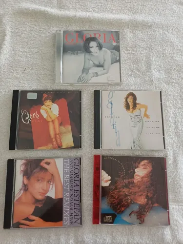 05 CDs da cantora Gloria Estefan