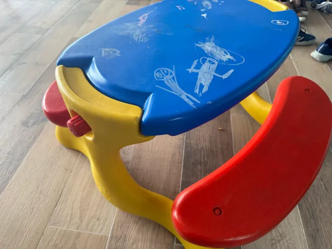 Mesa com 2 Banquetas Infantil Bandeirante Recreio - 4 Lugares.
