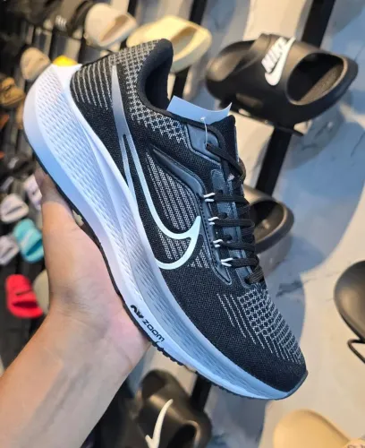 Tênis Nike Air Zoom - Design Moderno e Conforto Superior