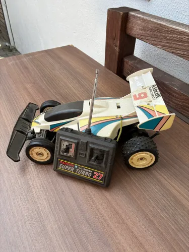 Carro controle remoto com defeito 