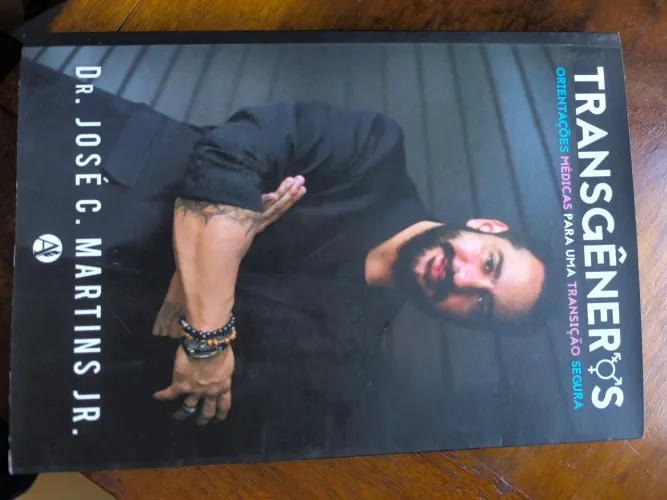 Livro Transgêneros - Orientações Médicas para uma Transição Segura