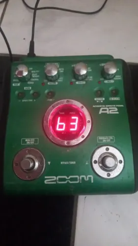 Pedaleira de Violão ZOOM A2 com fonte