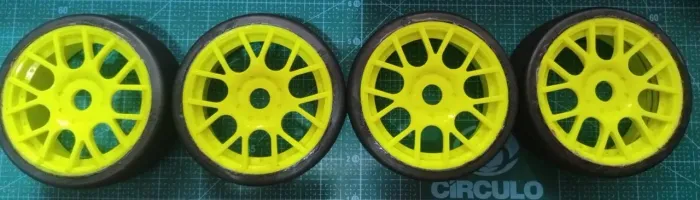 Jogo De Rodas STC na cor Amarela com Pneus, escala 1/8, Hex 17mm largura 4cm On-road Rc