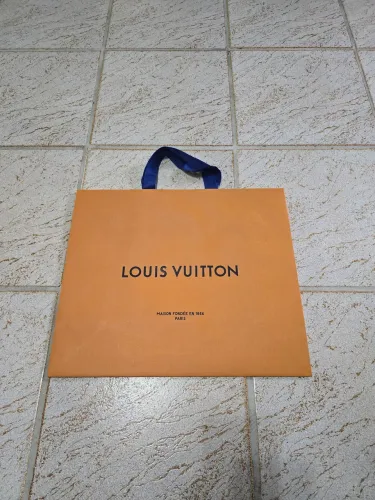 Sacola média louis vuitton