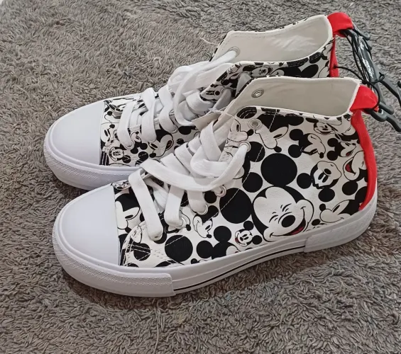 Tênis importado Mickey número 38