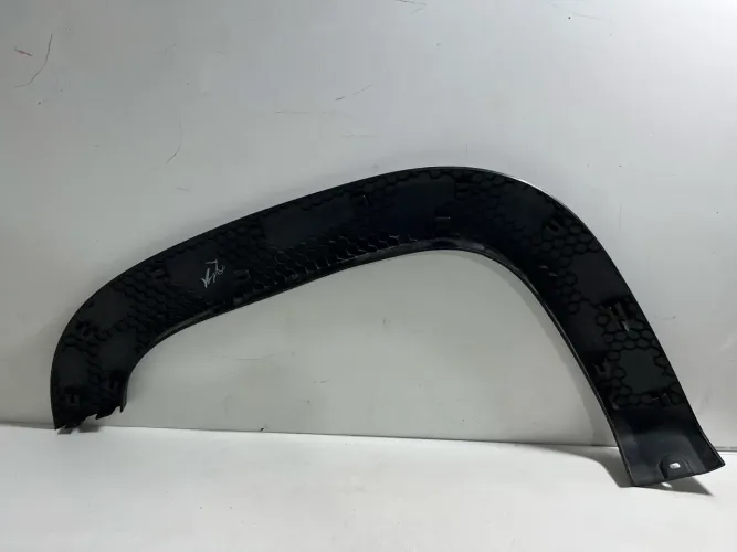 Moldura lateral traseira esquerda Strada 2020 21 22 a 2025
