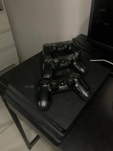 PS4 PRO 1TB + 1 CONTROLE