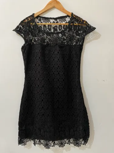 Vestido de renda preto 