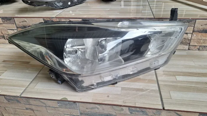 Farol Nissan Kicks