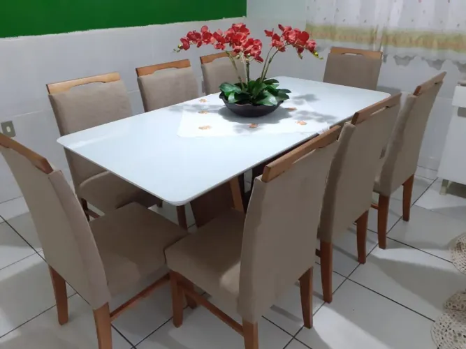 Mesa oito de madeira