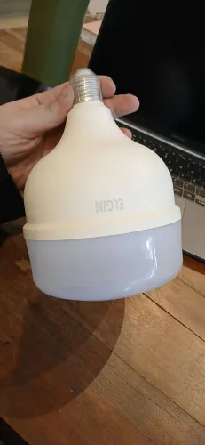 2 Lâmpadas LED Super Bulbo de Alta Potência da Elgin. 