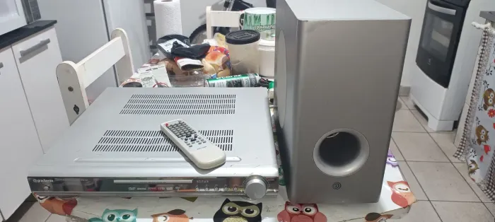 HOME THEATER GRADIENTE HTS-521 SÓ COM SUBWOOFER E CONTROLE REMOTO.
