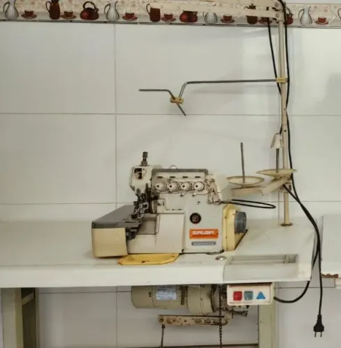 Máquina de Costura Industrial Overlock Siruba