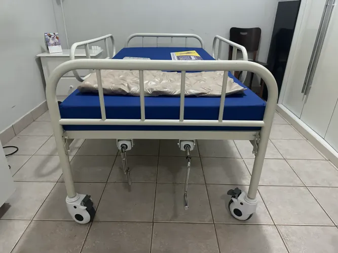 Cama hospitalar pouquíssimo uso