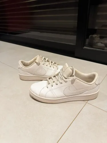 nike tênis court royale 2 em bom estado
