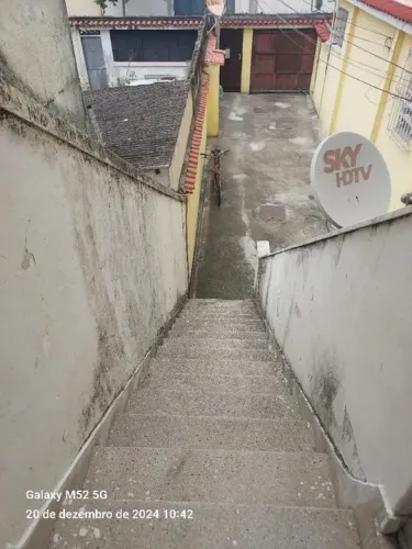 Casa sobrado, na Rua São Ciro, antiga Rua Um, Jardim América - RJ, documento ok