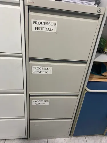 Arquivo de aço com 4 gavetas 133CM X 46CM X 70CM 