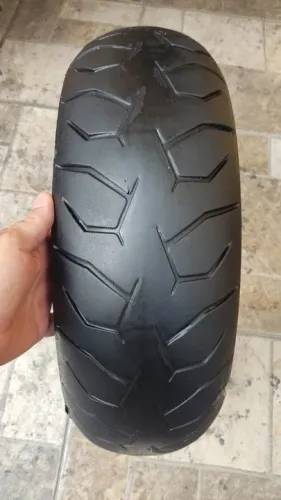 Pneu usado Pirelli Diablo Scooter (Riscadinho) 150/70-14