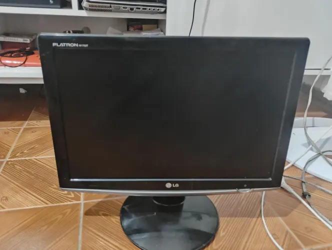 Monitor VGA 17" - LG Flatron w1752t (com defeito)