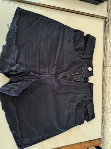 Shorts Jeans Destroyed Preto - Moderno e estiloso!