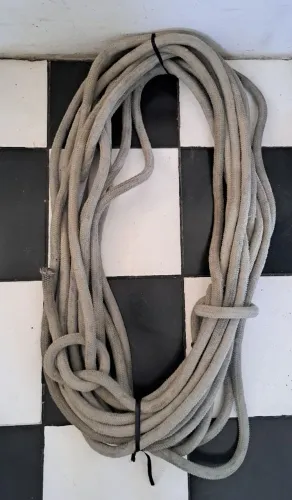 Corda de  23 metros com 20mm de espessura 
