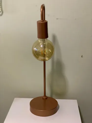 Conjunto de luminárias estilo industrial com lâmpadas Edison 
