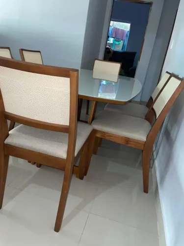 Mesa de Jantar Elegante com Cadeiras de madeira maciça
