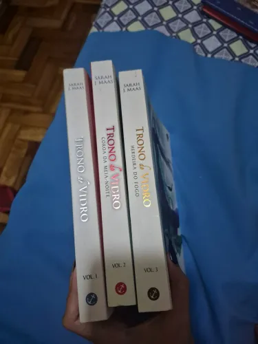 Trono de vidro - volumes 1,2 e 3 