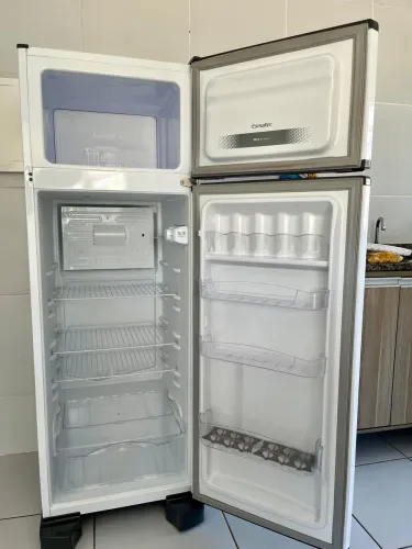 Geladeira seminova e conservada - Apenas 5 meses de uso