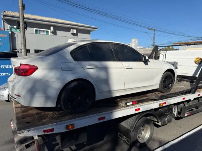 Sucata BMW 320i F30 2017 - Para peças