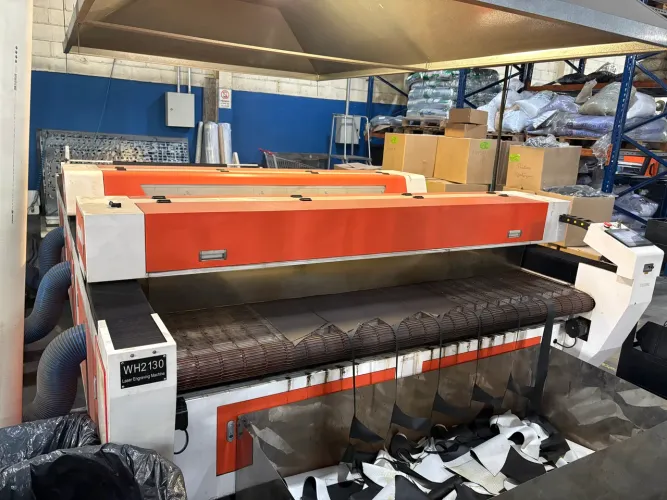 Máquina de Corte e Gravação a Laser CO2 WH2 - Potência de 130W