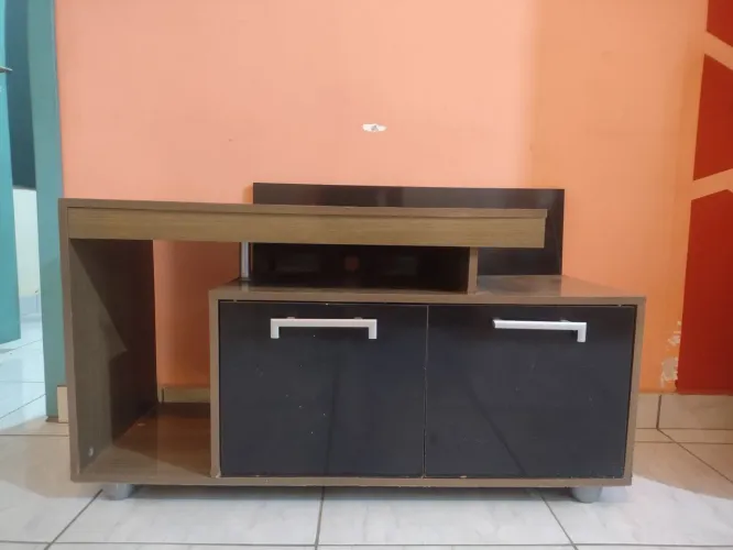Rack / Painel para TV com Portas e Nicho - Madeira e Preto