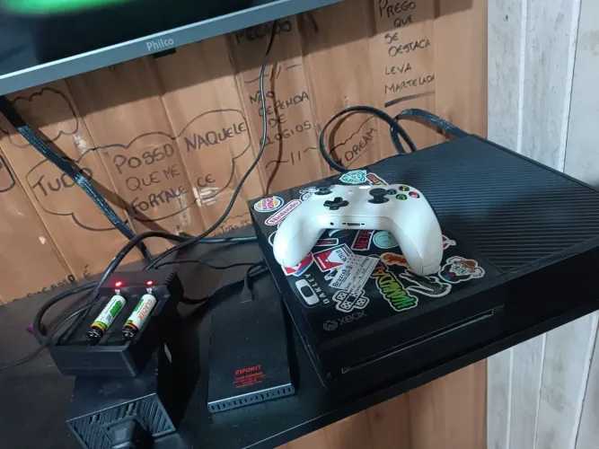 Vendo Xbox one fat com 500gb
