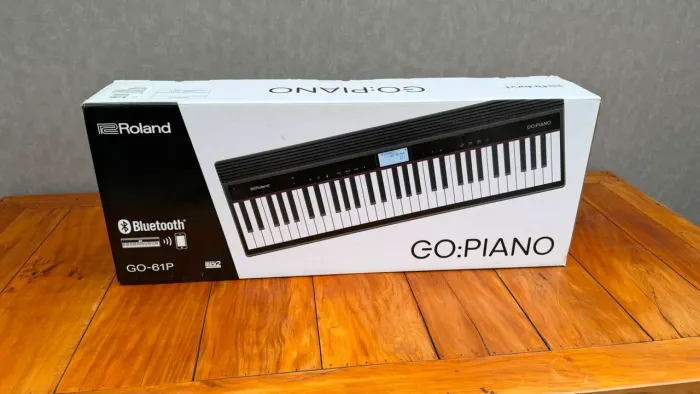 Roland GO:PIANO NA CAIXA + Pedal + Estante para partitura