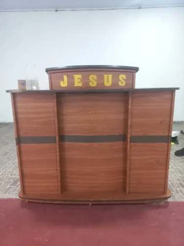 Púlpito de madeira