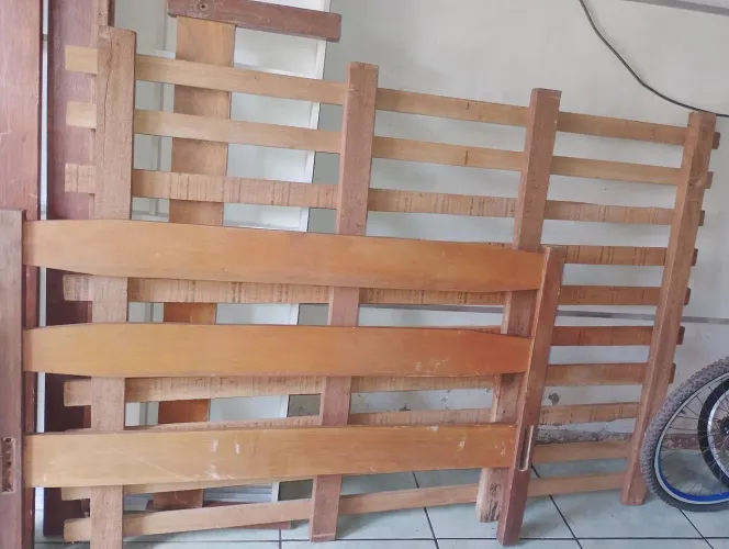 Cama de madeiras pura