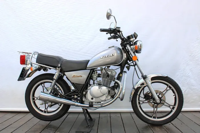 SUZUKI INTRUDER 125