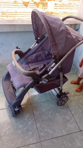 Carrinho de bebê burigoto