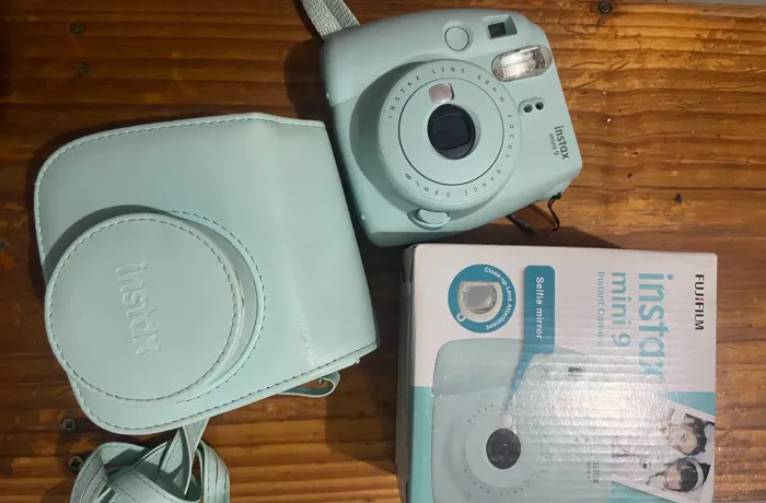 Câmera Polaroid Instax mini 9 completa com todos os itens