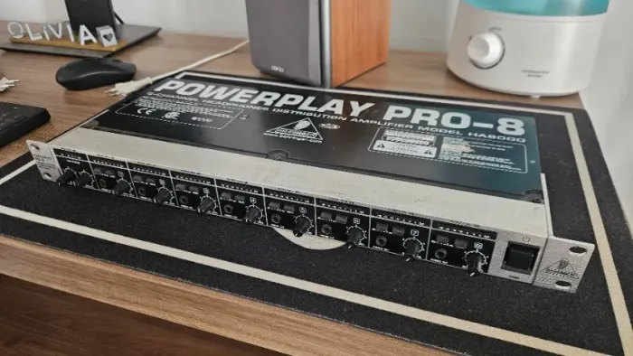 Power Play Behringer HA8000 - Bivolt