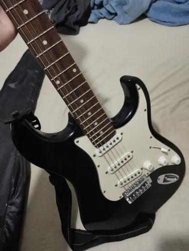 Guitarra stratocaster memphis mg22