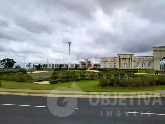Lote à venda no exclusivo Condomínio fechado de alto padrão Jardim Versailles